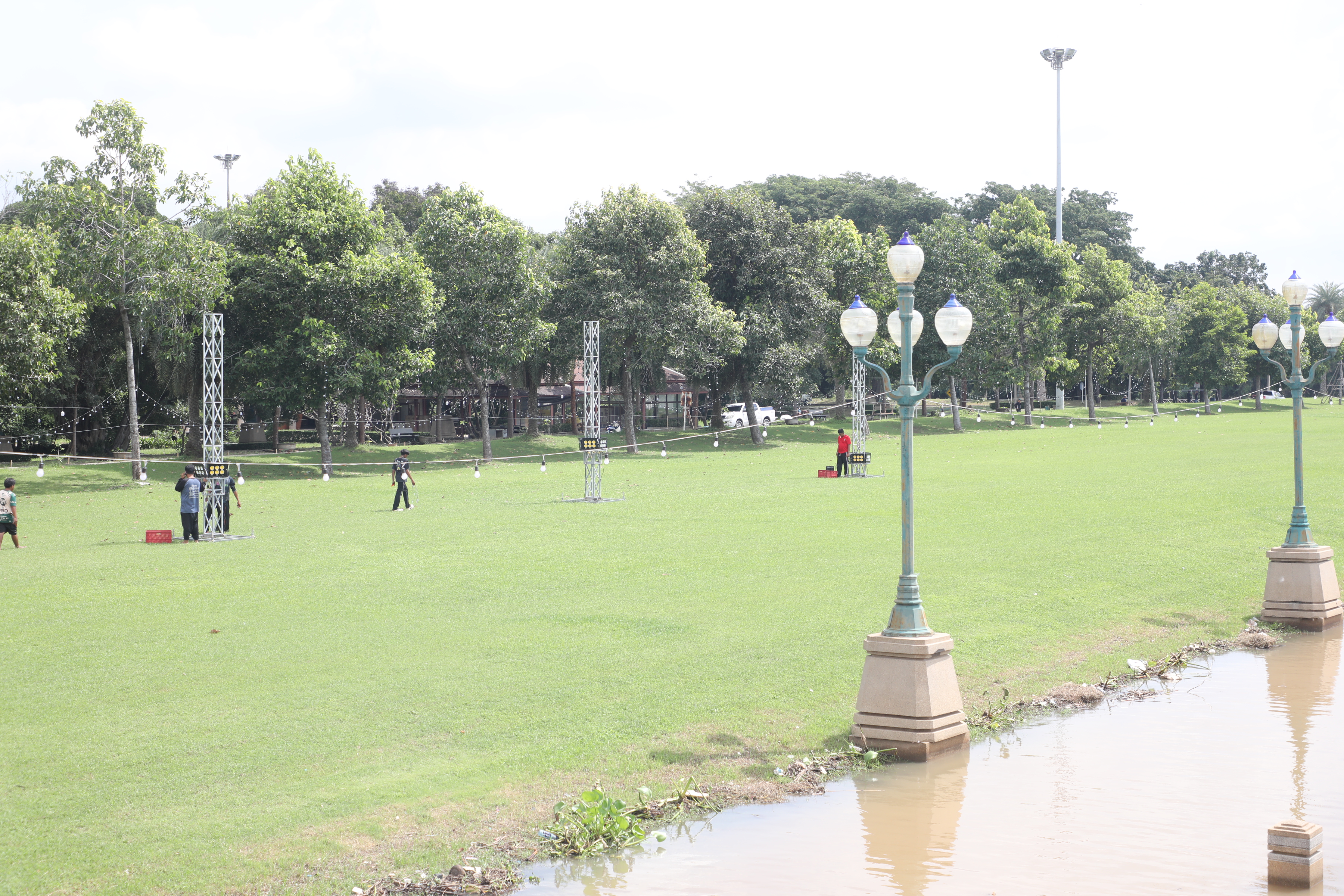 title - เลขาธิการ ส.ป.ก. นายเศรษฐเกียรติ กระจ่างวงษ์ ลงตรวจความเรียบร้อยของงาน 